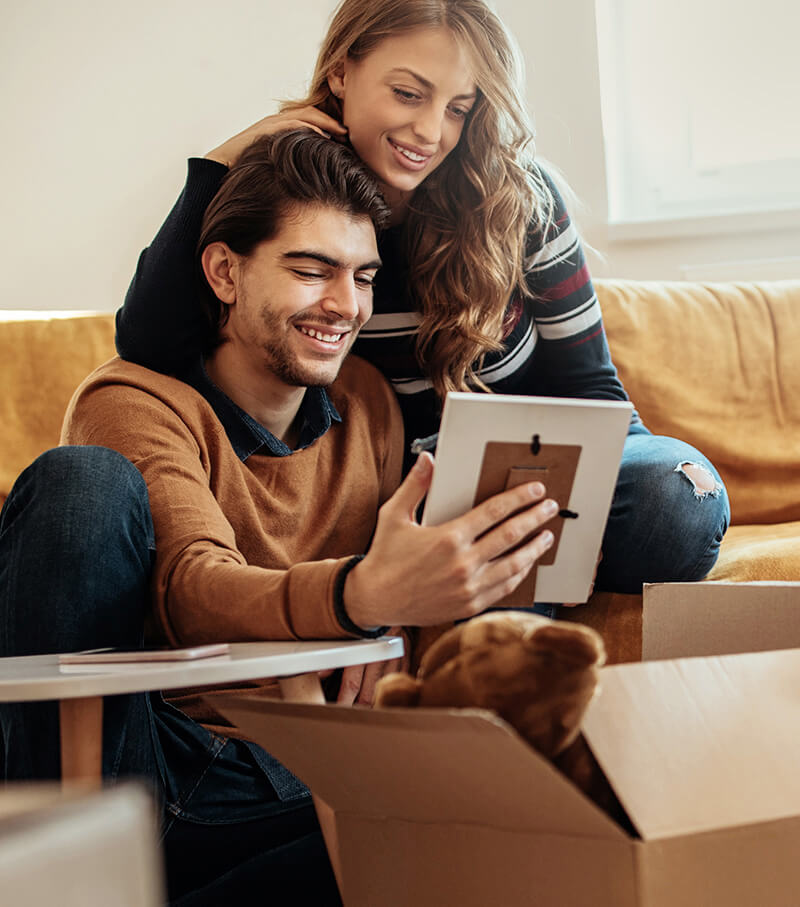 Personas disfrutando de su nuevo hogar